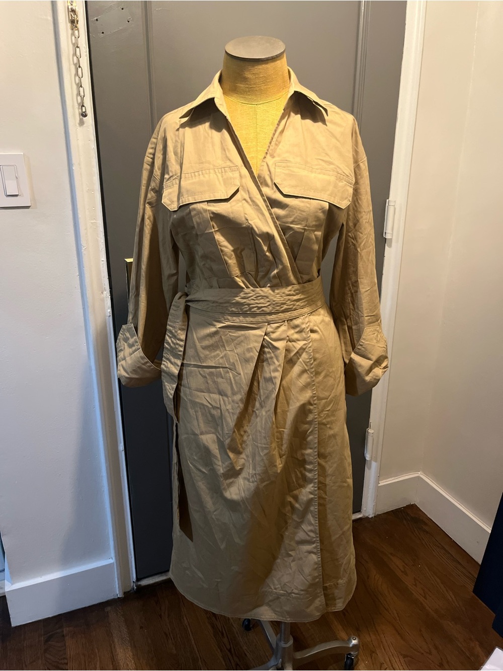 Banana Republic Khaki Shirtwaist Wrap Dress with Waist Tie. Size S. NWT.